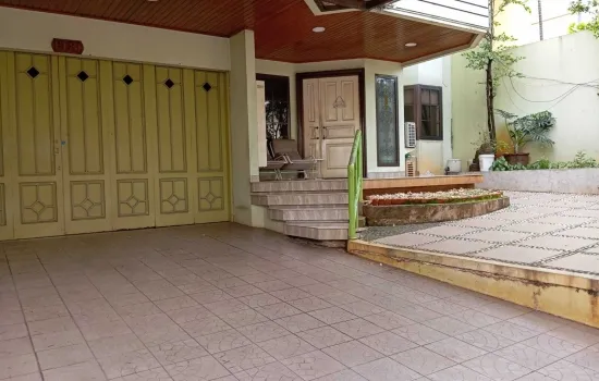 Dijual rumah Intercon 2 lt semi furnished