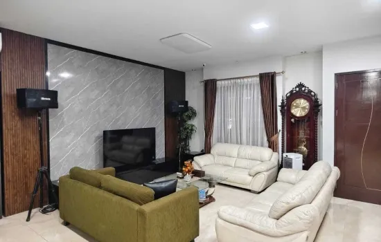 Dijual Cepat Rumah 5 Lantai Strategis Hook