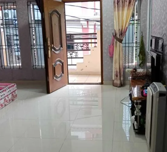 Dijual Cepat Rumah 2 lantai dalam Kompleks