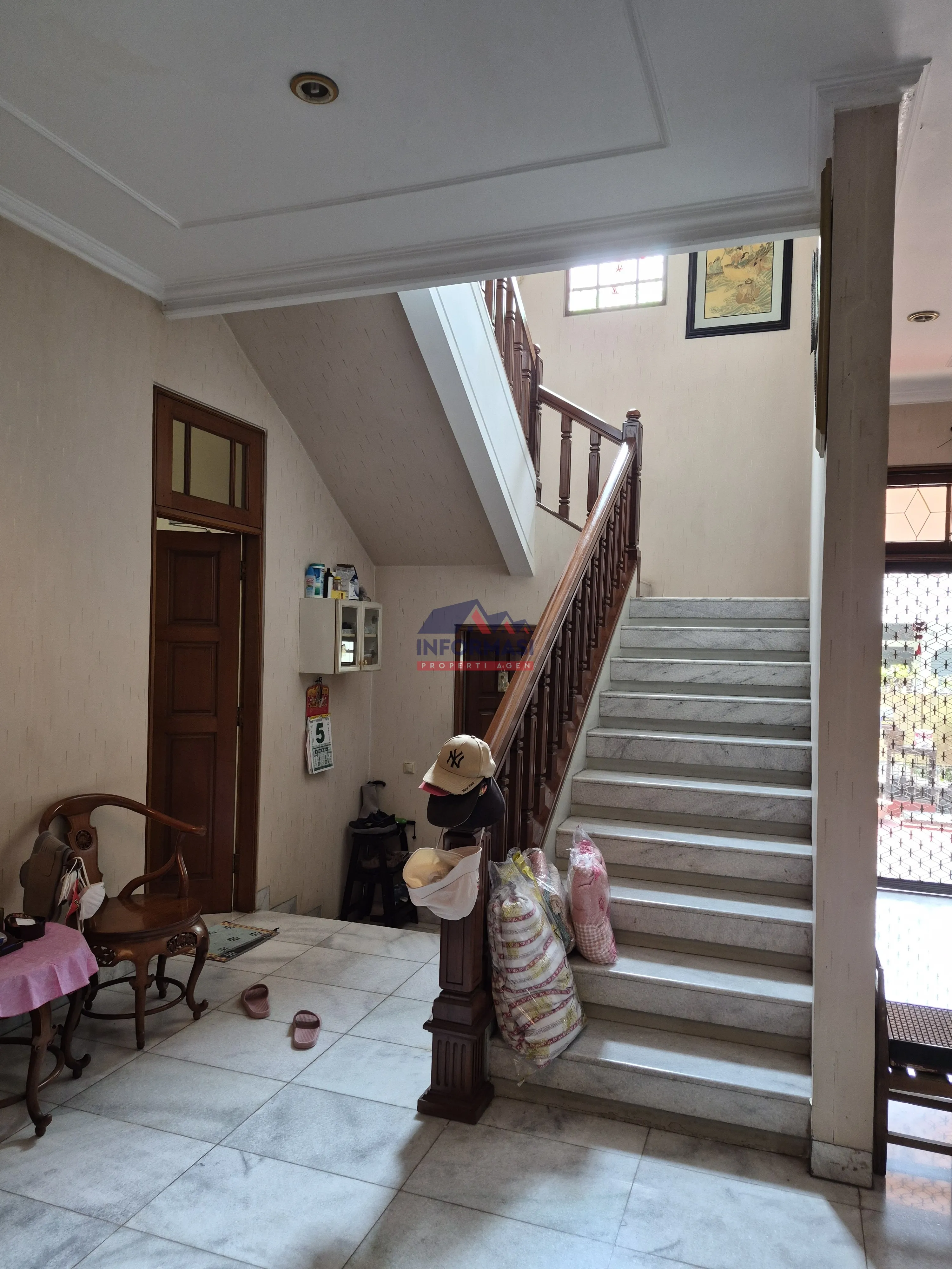 DIJUAL RUMAH HOOK 2LANTAI TAMAN KEDOYA BARU